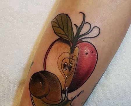 New School小臂苹果蜗牛纹身图案