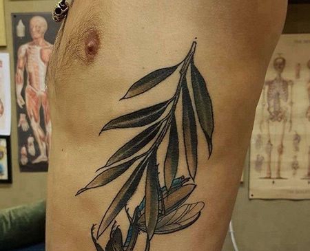 New School侧腰螳螂纹身图案