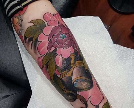 New School小臂花卉望远镜纹身图案