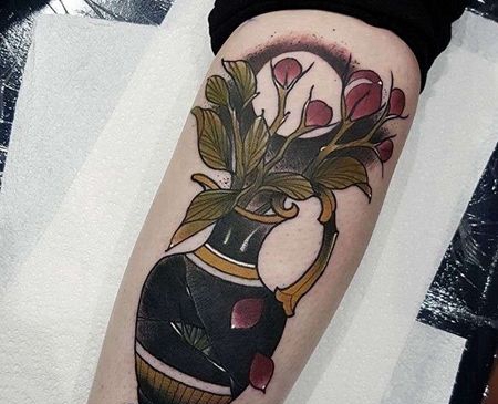 New School小腿花瓶纹身图案