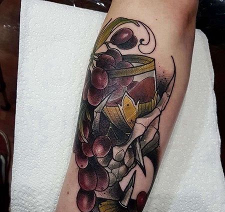 New School小腿骷髅酒杯葡萄纹身图案
