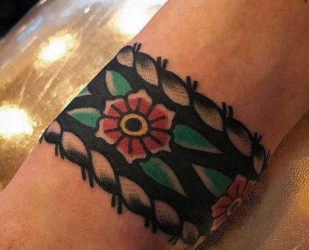 Old School大臂臂环纹身图案