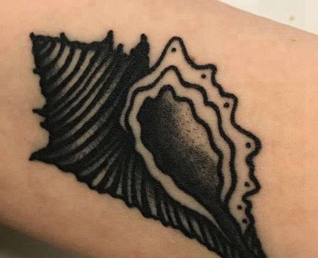 Old School小臂海螺纹身图案