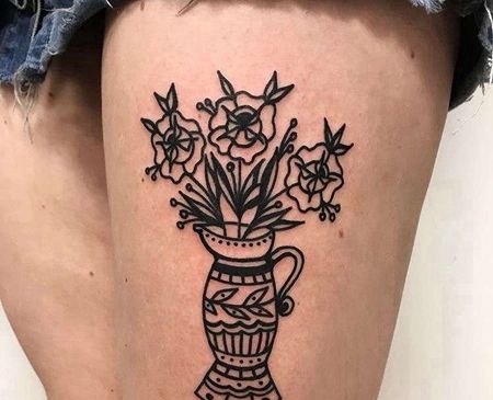 Old School大腿花瓶花卉纹身图案