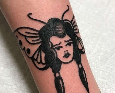 Old School小臂女人纹身图案蝴蝶