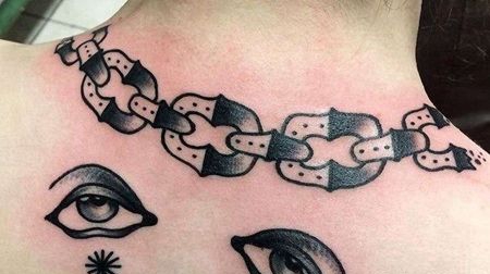 Old School后背铁链眼睛纹身图案