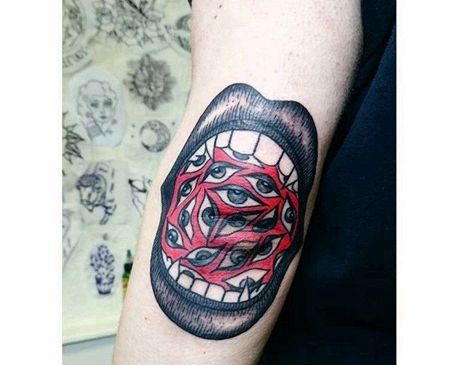 Old School胳膊肘嘴巴眼睛纹身图案