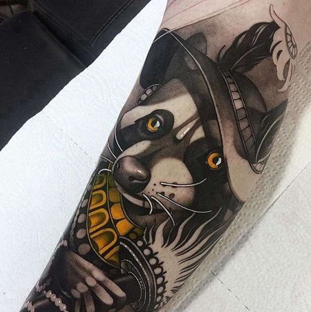 New School大腿小浣熊纹身图案