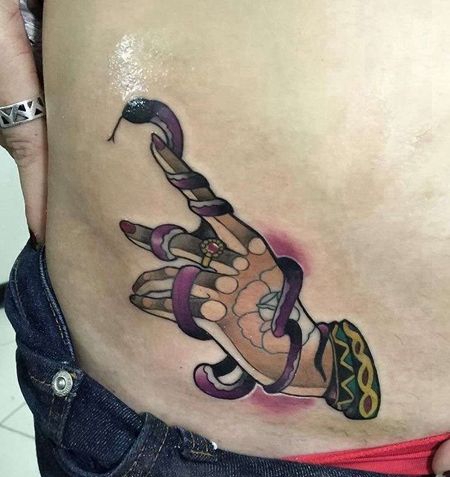 New School腹部手纹身图案