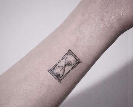 小清新小臂沙漏纹身图案