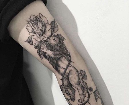 狮子胳膊玫瑰纹身图案