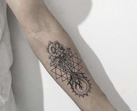 几何小臂树太阳月亮纹身图案