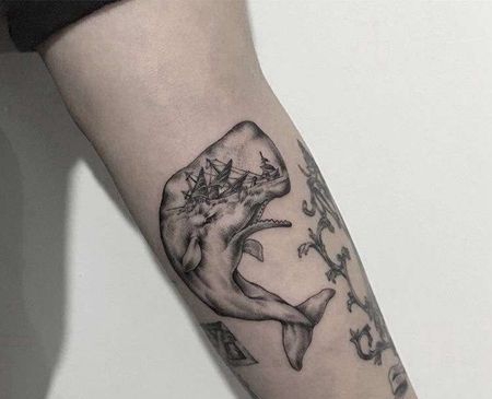 小臂鲸鱼帆船纹身图案