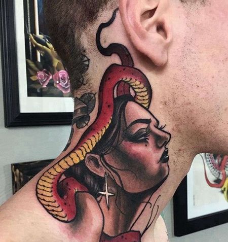 New School脖子女人蛇纹身图案