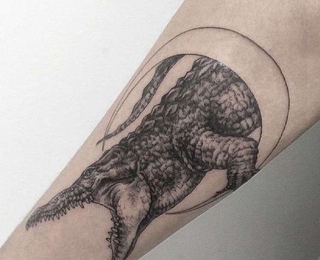 写实大臂鳄鱼纹身图案