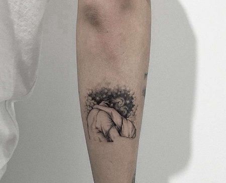 小臂人像宇宙纹身图案