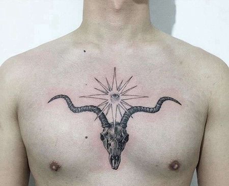 点刺前胸羊纹身图案