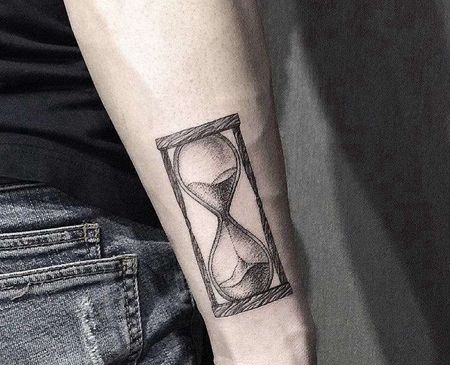 点刺小臂沙漏纹身图案