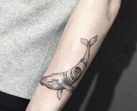 小臂鲸鱼纹身图案