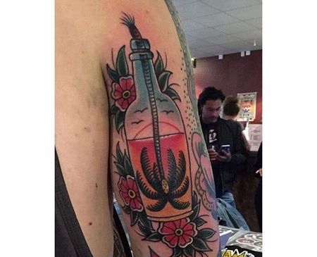 Old School大臂瓶子椰子树纹身图案