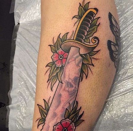 Old School小腿刀纹身图案