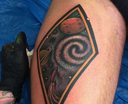 New School大腿星球纹身图案