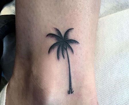 脚踝椰子树纹身图案
