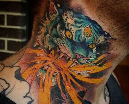 新传统脖子老虎纹身图案