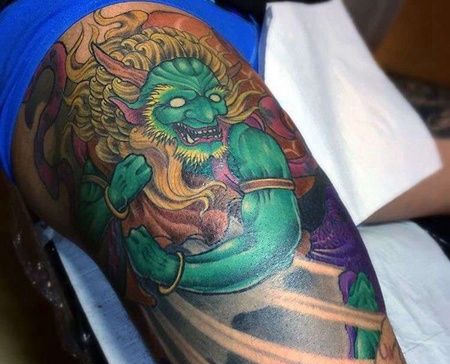 新传统大腿风神纹身图案