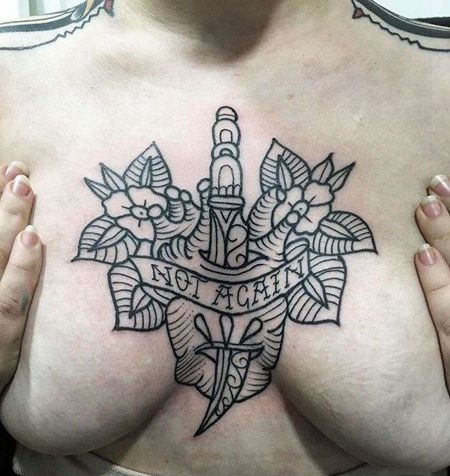 Old School前胸心脏匕首纹身图案