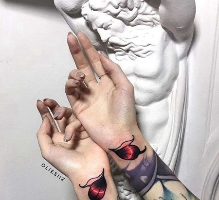 New School手腕花瓣纹身图案