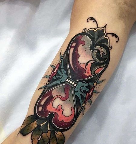 New School大臂沙漏纹身图案