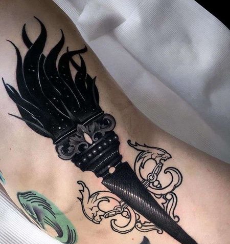 New School胳膊火炬纹身图案