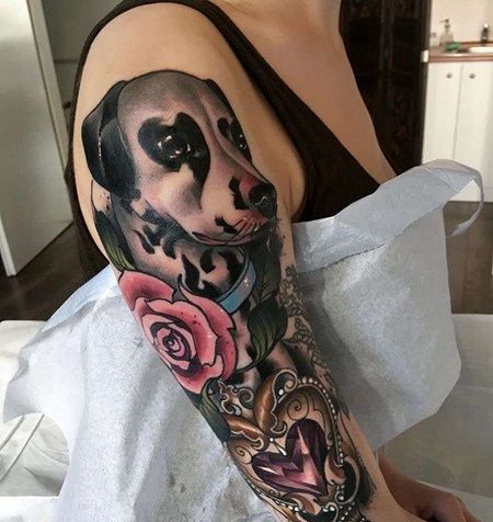 New School大臂狗玫瑰宝石纹身图案
