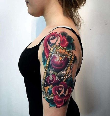 New School大臂玫瑰沙漏纹身图案