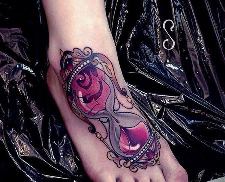 New School脚背沙漏纹身图案