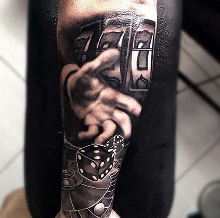 写实小臂手骰子纹身图案