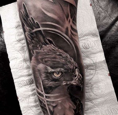 写实小臂老鹰纹身图案