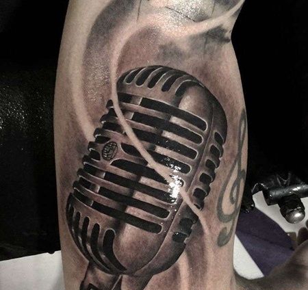 写实大臂麦克风纹身图案
