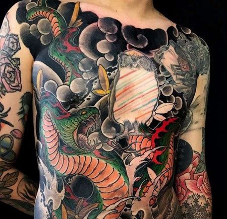 新传统前胸腹部蛇纹身图案