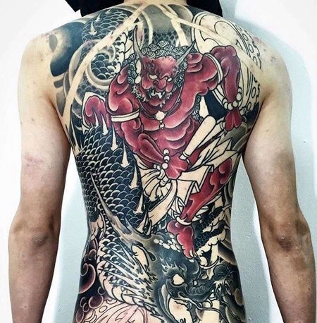 新传统后背雷神龙纹身图案