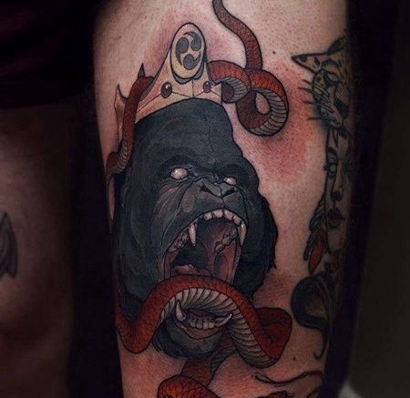 New School大腿猩猩蛇纹身图案