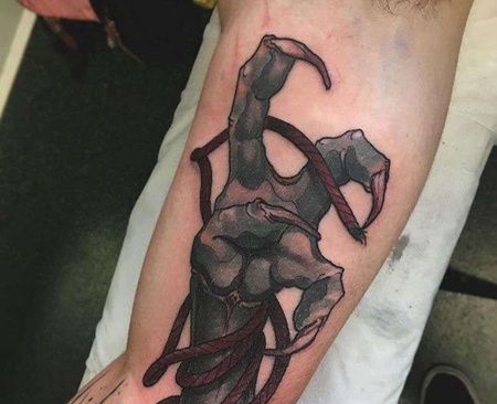 新传统大臂爪子纹身图案