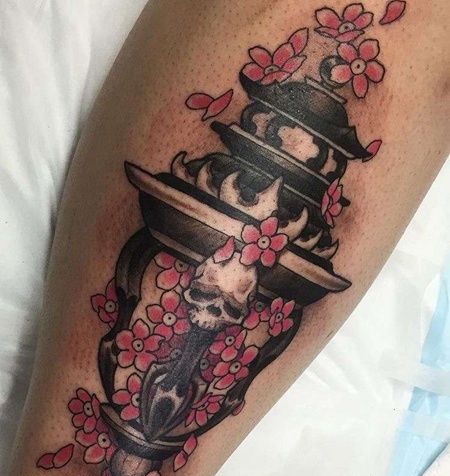 新传统小腿灯笼纹身图案