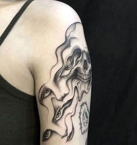 大臂骷髅女人纹身图案