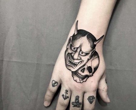 手背般若面具纹身图案