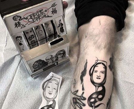 小腿酒杯面具纹身图案