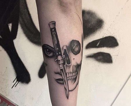小臂匕首骷髅女人纹身图案