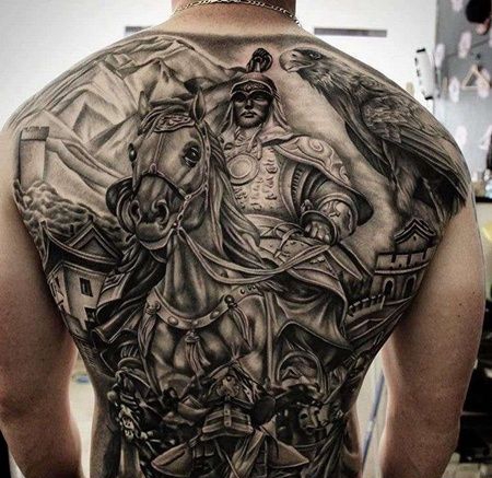 新传统后背武将老鹰纹身图案