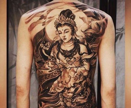 新传统后背菩萨唐狮纹身图案